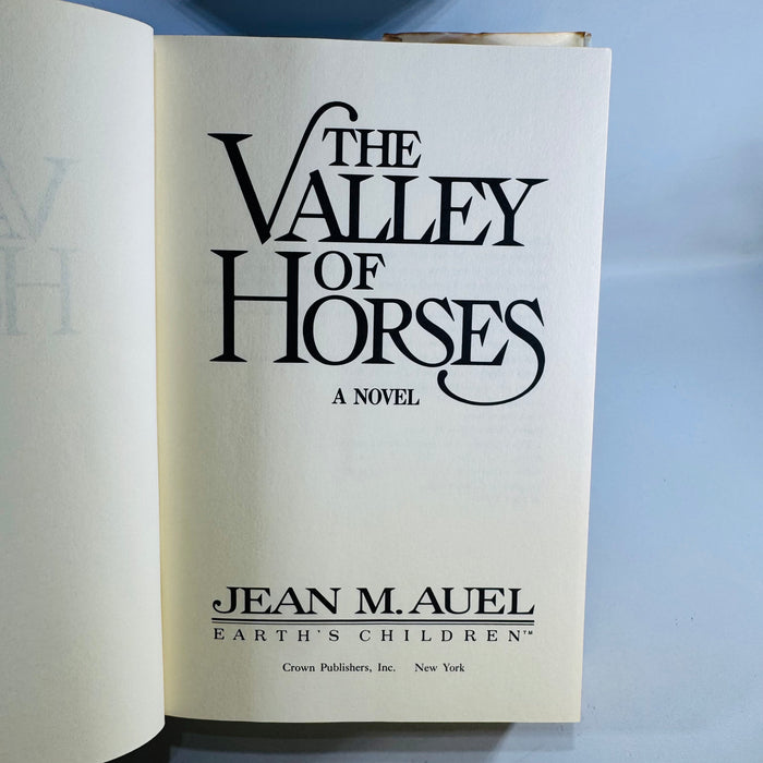 The Valley of Horses Auel 1982 First Edition